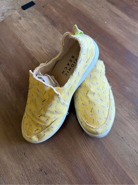 Vionic Yellow Slip-On Sneakers with Subtle Print